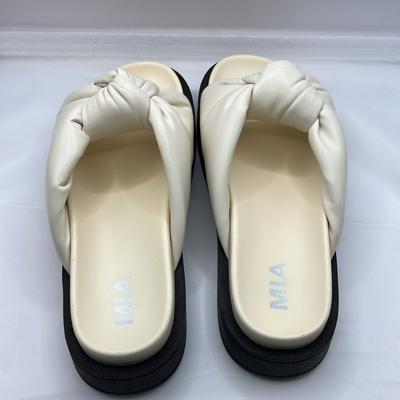 New Mia Mita Bon women's ivory sandals size 6M - Picture 2 of 5